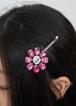 Charles JeffreyCRAZY DAIZY HAIR PIN - PINK -Men Outfitters Shop Charles Jeffrey CRAZY DAIZY HAIR PIN PINK 20230919024843 1