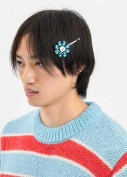 Charles JeffreyCYAN CRAZY DAIZY HAIR PIN - Multi -Men Outfitters Shop Charles Jeffrey CYAN CRAZY DAIZY HAIR PIN Multi 20230919024534 1