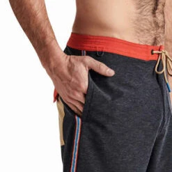 Roark RevivalChiller Boardshorts 17 - Mixtape Hinano - Dark Navy -Men Outfitters Shop Chiller Boardshorts 17 Mixtape Hinano Dark Navy 20230511080838