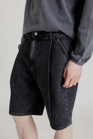 Uniform BridgeOne Tuck Denim Shorts - Black Washed 6 Uniform BridgeOne Tuck Denim Shorts - Black Washed - Image 6
