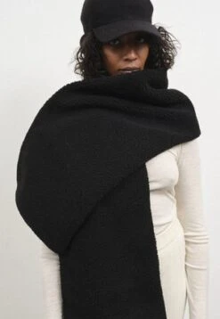 Embassy Of Bricks & LogsBayonne Sherpa Scarf - Black -Men Outfitters Shop Unisex Bayonne Sherpa Scarf Black 20211214202403 1
